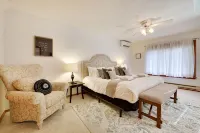Pocono Chalet- walking distance to Lake Wallenpaupack- 3 Full baths - Alphydda