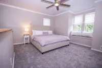 Family & Friends Stay- Free Parking, Wifi, Fully Functional Kitchen - Bungalow