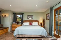 Walk a Block to Uptown to the Main Shops, Tours, Restaurants. - con encanto