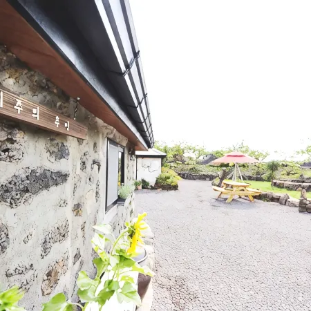 Memories of Jeju Отели рядом с достопримечательностью «Земля Мазе»