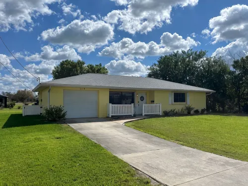2 bedroom 2 bath single family home in Lake Placid FL. Located in Placid lakes - 3 estrellas