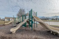 NEW! Stylish Ranch near Grand Park/ Westfield w/ all the Extras! Sleeps 10! - 4-Star