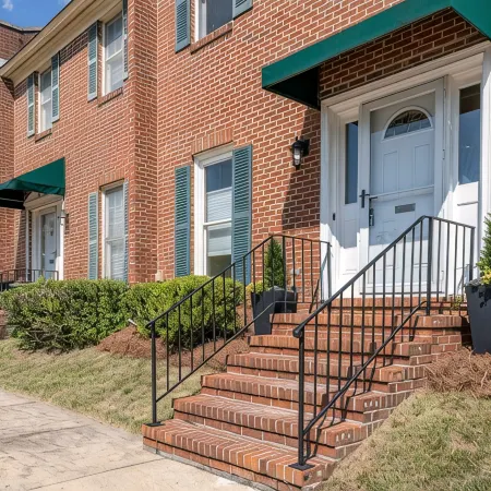 NEW Trendy Midtown Vibes Townhouse, Fenced Yard
