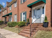 NEW Trendy Midtown Vibes Townhouse, Fenced Yard - 4-Star
