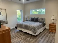 PRIVATE POOL AND HOT TUB!  In Town spacious 8 Bedroom and 8.5 Bathroom home. - บังกะโล