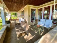 Colorful getaway in friendly Driftless village - 3-Star