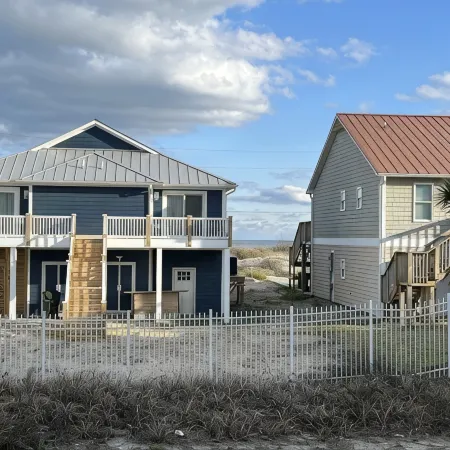 Newly Renovated Beach Bungalow - 3 minute walk to the beach!
