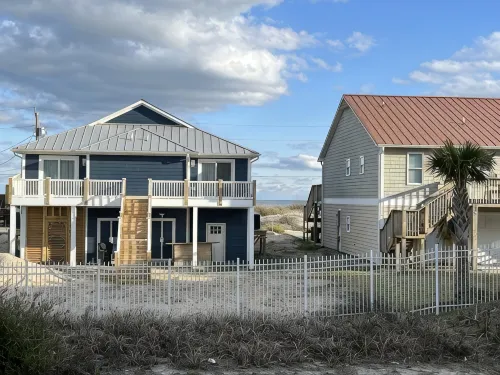 Newly Renovated Beach Bungalow - 3 minute walk to the beach! - 2-Star