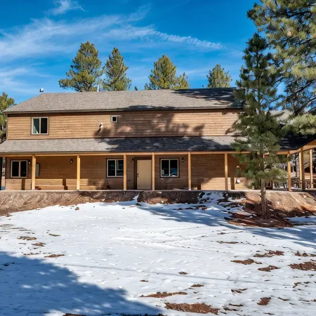 Cabin Lodge at Panguitch Lake Sleeps 18, wifi, good roads, year round access