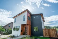 Spacious Modern Escape Near UO Campus - Bungalows