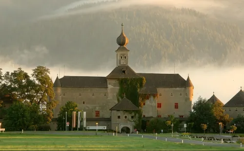 Tauroa Schloss Gabelhofen - parking