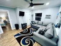 The Bungalow on Betty - 2-Star