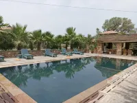 Hathi Mauja - Pools