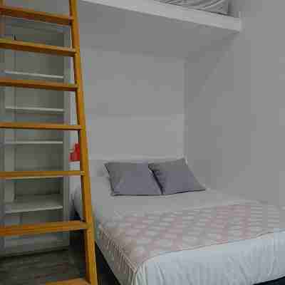 Practical Lodging near Le Louvre Rooms