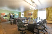 Oxford Suites Portland - Jantzen Beach - 3-Star