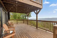 Mountain’s Edge by Appalachian A-Frames, Mountain View, Hot Tub, WiFi - Chalets