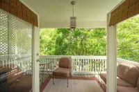 TORTUGA HAMMOCK -2 Bedroom/ 2.5 Bathroom Townhouse with Shared Pool & Parking - Bungalows