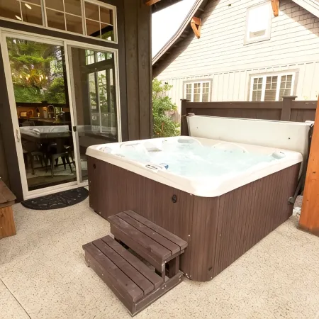 FAll in Suncadia! Walk to the New Suncadia Social & Golf! Hot Tub and Games!