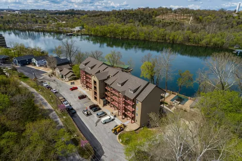 Brand New! Spectacular Lake Front Condo - Wi-Fi
