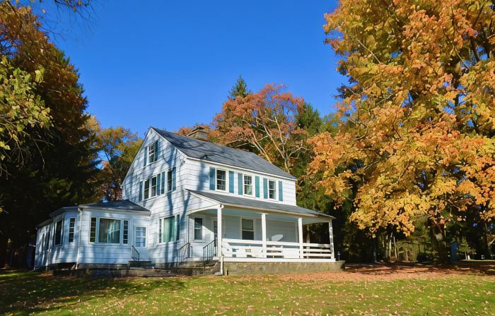 Charming Vintage Cottage in Skytop - Perfect for Intimate or Large Gatherings!