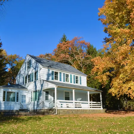 Charming Vintage Cottage in Skytop - Perfect for Intimate or Large Gatherings!