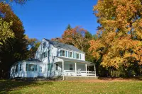Charming Vintage Cottage in Skytop - Perfect for Intimate or Large Gatherings! - 3-Star