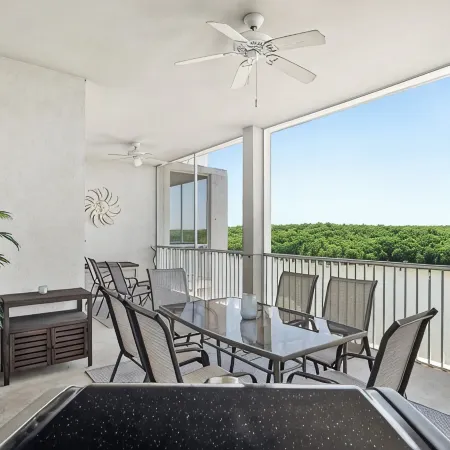 9108 Towers! Quiet! Elevators, indoor pool. Oct-May Travel Nurses welcome!!