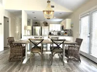 Great Location-Close to Everything. Adorable 3 BD/3 Bath Cottage with Pool! - 4 étoiles
