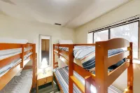 Mountain Hideaway - Hot Tub, 3 Living Areas, 5 min. to Shop/Ski - 2-نجوم