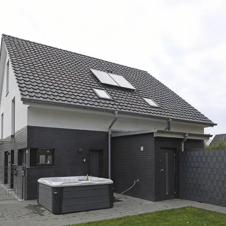 House Comfort, with outdoor whirlpool and sauna for exclusive use, 300m to the lake