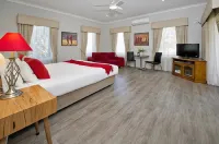 Vintages Accommodation - parking