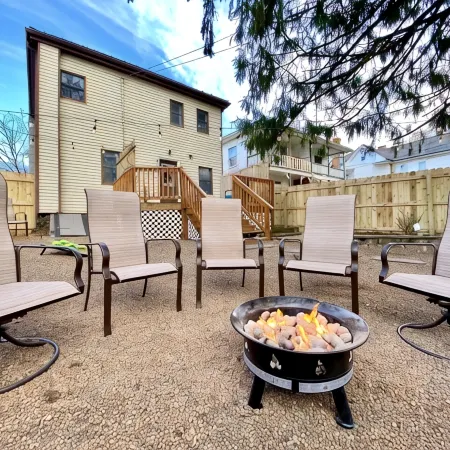 Wowza! Hot Tub, Theater Room + Stock Tank Pool 15 Minutes To Hershey Attractions