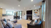 4BR, updated home in Surfside. Sleeps 8 adults, big yard/porch/deck, central air - Badekar