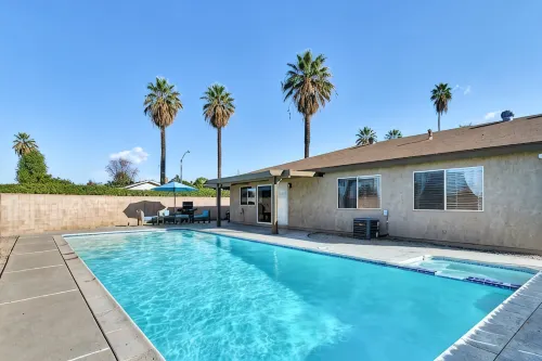 Shalimar Retreat, Large Pool, Hot Tub, Game Room, Backyard, 5 Bdrooms, BBQ Grill - โฮมสเตย์