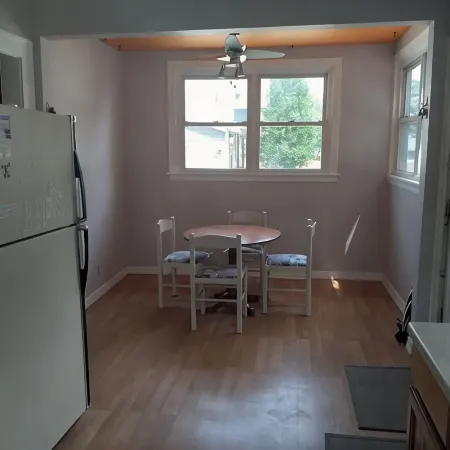 Cozy 2 bedroom in Highland Square, pets welcome!