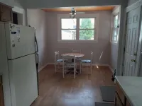 Cozy 2 bedroom in Highland Square, pets welcome! - Holiday Apartments