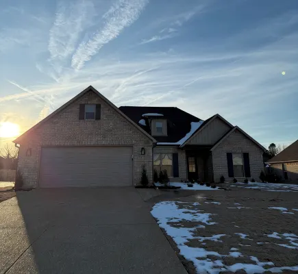 Serenity LoungeNEW-FRESH-MODERN HOUSE With TVs in All rooms - 3-Star