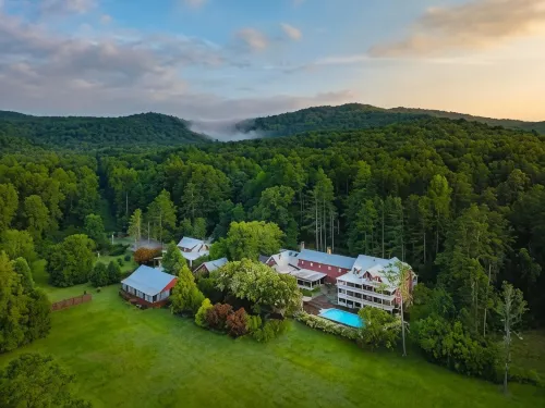Glen-Ella Springs Hotel & Restaurant - parking