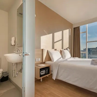 Whiz Prime Hotel Hasanuddin Makassar Hoteles cerca de Monumento al Mandala