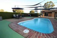 Pevensey Motor Lodge - Pools
