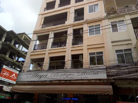 Arya Boutique Room
