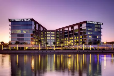 University Plaza Waterfront Hotel Hotel dekat Sky Zone Trampoline Park Stockton
