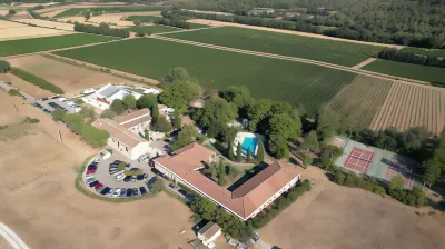 Domaine de la Reynaude Hotel a Aurons