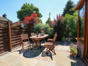 Willow Cottage with Private Hot Tub