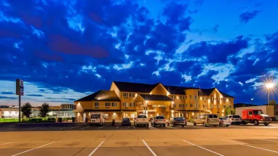 Old Mill Inn Hotels near Tom Kelley's Bowling Pro Shop