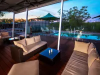 Cicada Lodge - parking