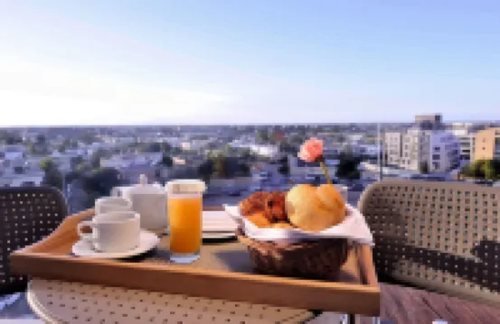 肯茲西迪馬魯夫酒店