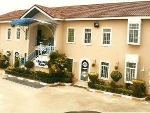 Madugu Hotel and Luxury Apartments