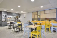 B&B Hotel Chateauroux Déols - petit déjeuner