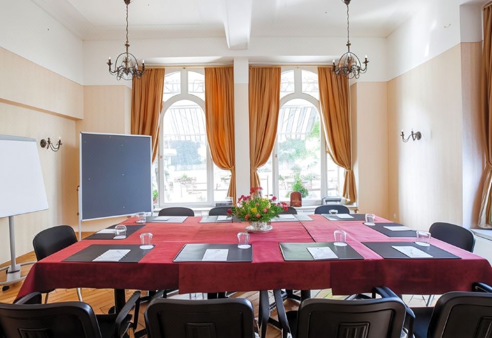 Carlton-Europe Vintage Adults Hotel